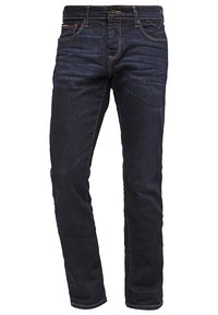 Jeans de mezclilla azul oscuro con un ajuste slim, diseño de cinco bolsillos, costuras en contraste y una textura sutil. Presenta un cierre de botón y cremallera.
