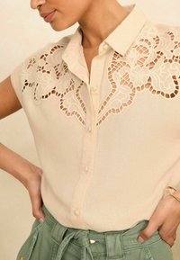 Love & Roses ROLL SLEEVE UTILITY - REGULAR FIT - Overhemdblouse - beige linen cutwork
