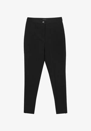 Pantalons noirs ajustés avec une texture lisse, dotés d'une fermeture à bouton à l'avant, de poches latérales et de détails zippés discrets aux ourlets.