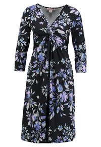 Robe noire avec un décolleté en V et des manches longues, présentant un motif floral en violet et bleu. Détail noué à la taille, style mi-long.