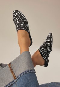 Next FOREVER COMFORT HEALSEAL  REGULAR FIT - Slip-on sandaler - black