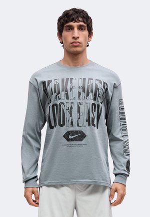 Nike Performance, TEE MAKE HARD EASY - Спортна тениска - smoke grey/black