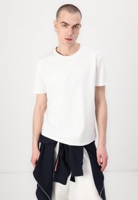 Thumbnail Image 5