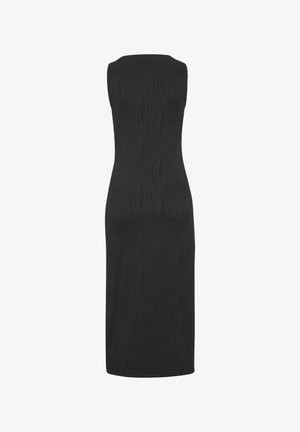 Schwarzes Midikleid mit taillierter Silhouette, das ein strukturiertes wellenförmiges Muster sowie einen runden Ausschnitt, keine Ärmel und einen geraden Saum aufweist.