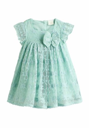 Helles blaues Spitzenkleid mit kurzen, flatterhaften Ärmeln, floraler Stickerei, einer Schleifenapplikation auf dem Oberteil und einem schichtweise angeordneten Rock.
