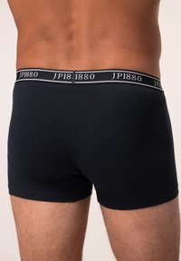 Boxer in cotone nero morbido, con cintura elastica decorata con il logo 'JP1880' bianco su un fondo scuro.