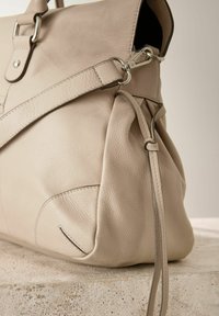 Next WASHED GRAB - Rankinė - bone