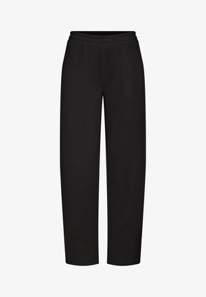 Melni sporta bikses ar platu, elastīgu jostu. Brīva piegriezuma dizains ietver divas sānu kabatas un gludu, matētu tekstūru.