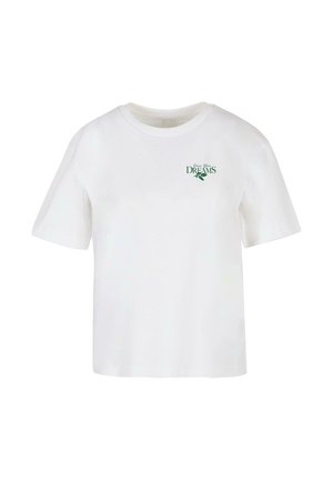 Weißes Baumwoll-T-Shirt mit kurzen Ärmeln, rundem Halsausschnitt und grünem Drucktext "Give Your Dreams" mit einem Blattakzent. Einfaches Design.