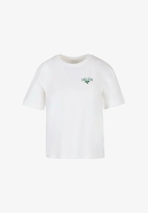 Hvid bomulds t-shirt med korte ærmer, rund hals og grøn trykt tekst "Give Your Dreams" med et bladmotiv. Simpelt design.