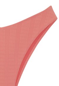 Rosa gerippte Bikini-Unterhose mit glattem Bund und kontrastierender Passe. Verfügt über ein nahtloses Design für Komfort und einen minimalistischen Schnitt.