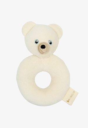 Hochet ours en peluche beige doux avec trou rond dans le corps et yeux, nez et oreilles brodés, avec une petite étiquette en tissu.