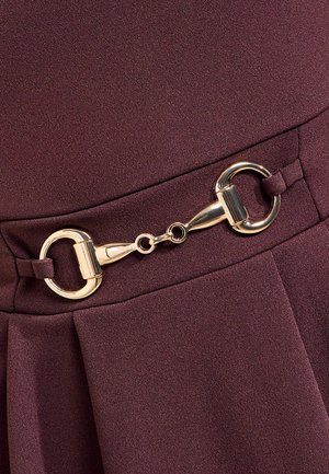 Friends Like These, HARDWARE DETAIL WORKWEAR MIDI DRESS - Hverdagskjole - berry red