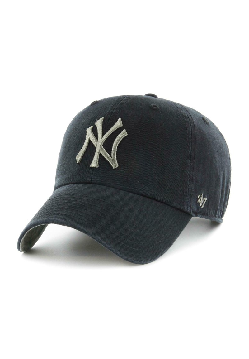 Dunkelblaues Baseballcap aus Baumwolle mit einem erhabenen grauen NY-Logo an der Vorderseite und einem kleineren Logo an der Seite. U-förmiger Schirm.