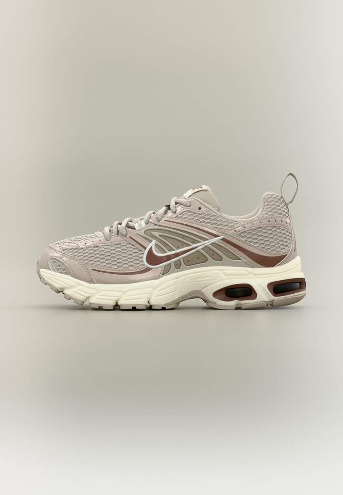 Nike AIR MAX MOTO 2K UNISEX - Zapatillas - cream/fauna brown/sail