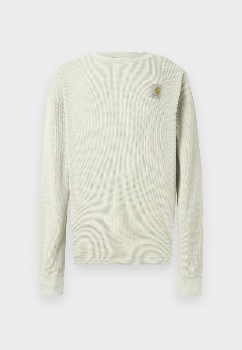 Lysen grøn langærmet sweater med et struktureret ribbet mønster. Har en rund halsudskæring og et lille logo patch på øverste venstre bryst.