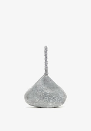 Zilveren driehoekige avondclutch met polsbandje, volledig bedekt met kleine glinsterende strass-steentjes, getoond op een witte achtergrond.