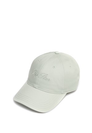 Hele rohelise värvi pesapallimüts, mis on valmistatud kangast ja millel on õmblustega detailid. Omab kõverat ääre ja esiosas on broderiga "Big Star" logo.