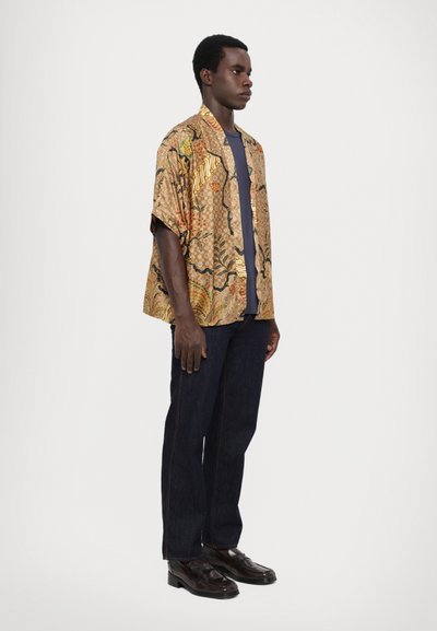 Origin Of Hearts BEGA KIMONO UNISEX - Lehká bunda - amber