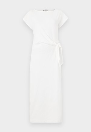 Rochie albă, până la genunchi, realizată dintr-un material moale. Prezintă mâneci în capă, un decolteu rotund și un detaliu cu fundă pe lateral pentru accentuare. Design simplu.