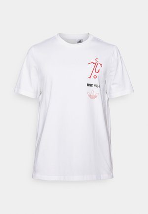 Hvit bomull T-skjorte med røde trykte grafikker, inkludert teksten "ECWC 1990-91" og et Adidas-logo på brystet. Korte ermer.