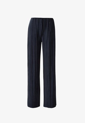 Sötétkék, plisszírozott nadrág puha, texturált anyagból. Rugalmas derékpánttal és széles szárakkal készült a kényelem érdekében.