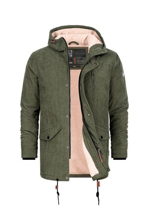 Olivgrüne Cord-Jacke mit einer pinken Kunstfell-Fütterung, verstellbaren Kordelzügen, zwei Fronttaschen und einer Reißverschlusstasche auf der Brust.