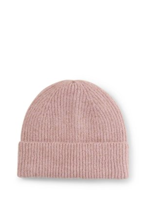 Miękka różowa dziana czapka z prążkowaną fakturą i podwiniętym mankietem, zaprojektowana na ciepło i codzienne noszenie.