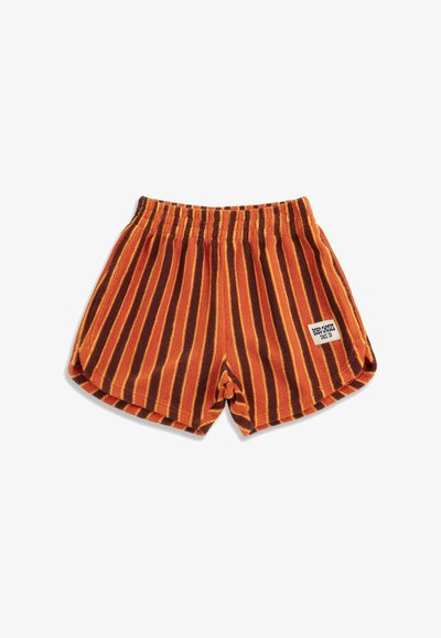 Shorts en éponge orange avec des rayures verticales rouge foncé et jaune et une taille élastique, présentant un petit patch logo blanc à l'avant.