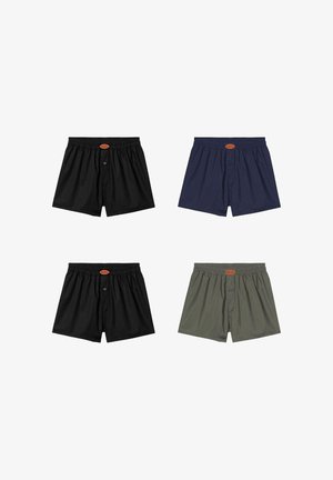 Quatre paires de boxers pour hommes à taille élastique en noir, marine et vert olive, chacun avec un bouton à l'avant et un patch logo sur la ceinture.