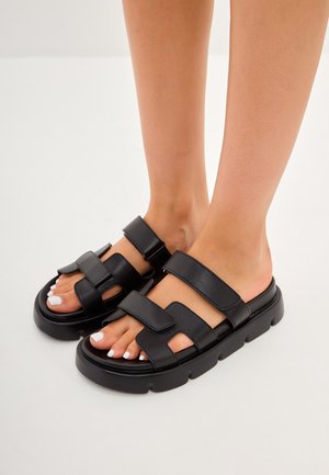 Cesare Gaspari Mules - black