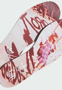 adidas Originals SUPERSTAR KORN - Tenisice - core black transl better scarlet