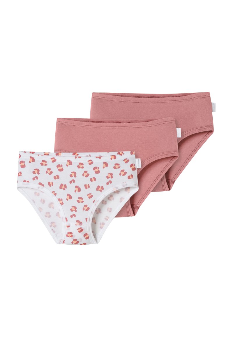 Dreierpack Baumwollslips: einer in Weiß mit rosa und orangefarbenem Leopardenmuster, zwei einfarbig in staubigem Rosé aus einem glatten, dehnbaren Material.