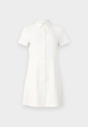 Φόρεμα κοντομάνικο, με κουμπιά, σε λευκό ύφασμα. Διαθέτει κολάρο, φαρδιά μύτη και δύο πλαϊνές τσέπες. Λείο υφή με κλασικό σχέδιο.