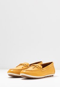 Tamaris WOMS SLIP-ON - Bootsschuh - sun