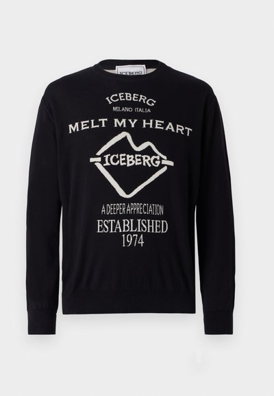 Pull en tricot noir avec texte brodé blanc et motif de montagne. Col rond, manches longues, poignets et ourlet côtelés. Marque : Iceberg.