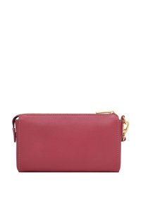 Porte-monnaie rectangulaire en cuir rose clair avec fermeture éclair et fermoir dorés, surface texturée et coutures visibles le long des bords.