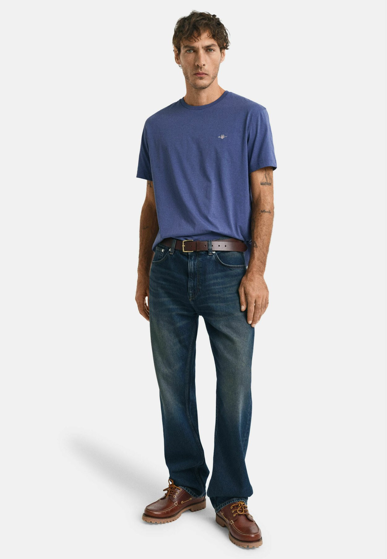 REG SHIELD SS T-SHIRT