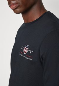 GANT MEDIUM ARCHIVE SHIELD - Maglietta a manica lunga - black