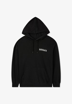 Czarna, bawełniana bluza z kapturem. Posiada przednią kieszeń oraz biały napis "DARKER" w stylizowanej czcionce na piersi. Gładka tekstura.