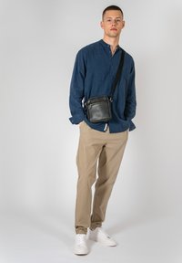Still Nordic stillClean Small Zip Messenger - Borsa a tracolla - black