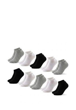 Paare von Knöchelsocken in Schwarz, Weiß und Grau, in zwei Reihen auf weißem Hintergrund angeordnet.