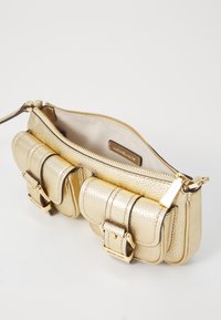 MICHAEL Michael Kors ZOE POUCHETTE - Borsa a mano - pale gold-coloured