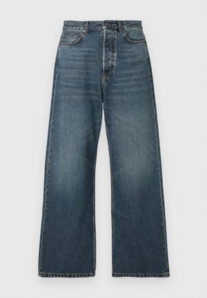 Jeans azuis de cintura alta e perna larga, com bolsos frontais, argolas para cinto e fecho de botão, feitos de tecido de denim de lavagem média.