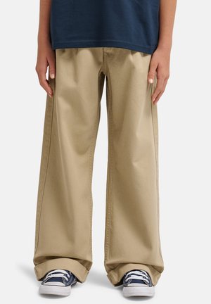 - Spodnie materiałowe