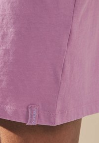 Next GRAPHIC  REGULAR FIT - Yöpaita - pink