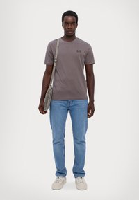 EA7 Emporio Armani TRAIN CORE TEE - Navadna majica - volcanic glass