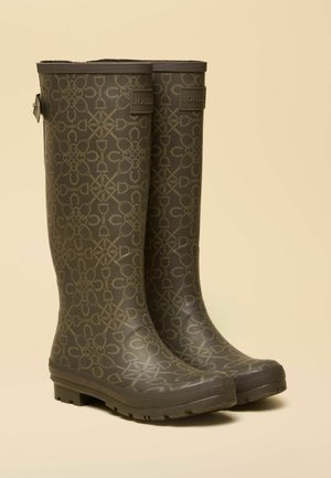 Cizme de ploaie verzi din cauciuc cu un model de potcoave împletite și forme abstracte. Prezintă detalii cu catarame și tălpi texturate pentru aderență.