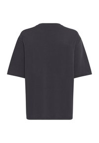 Hátulról látható, sima fekete, rövid ujjú póló, kerek nyakkivágással és laza szabással, fehér háttér előtt.