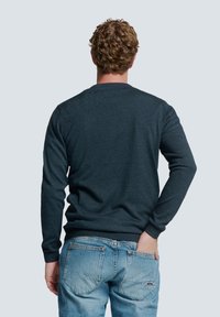 NO EXCESS TIMELESS TWO TONE  - Strickpullover - blue